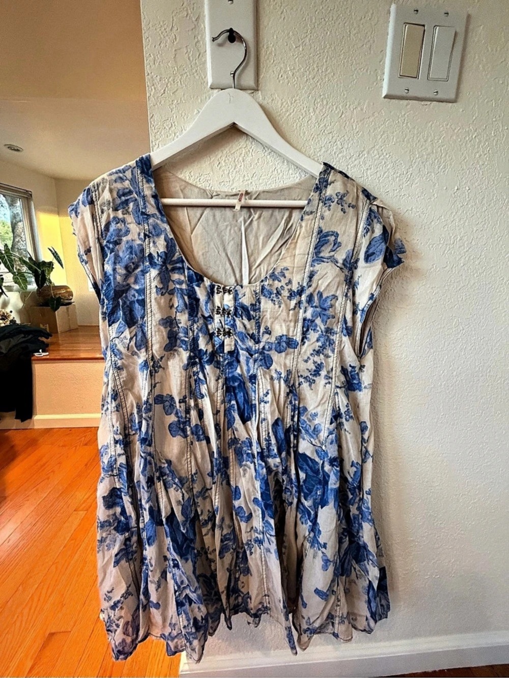 Free People Floral Tunic in Blue & Cream Size Medium. Never worn.